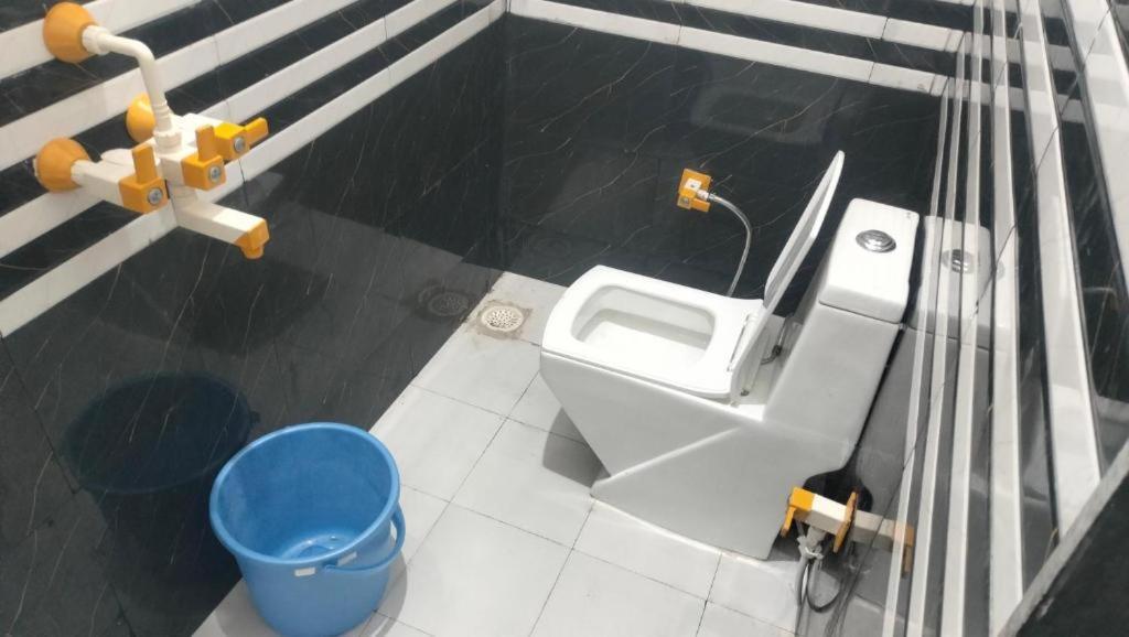 Maa Gayatri Dham Hotel Vrindavan Ngoại thất bức ảnh