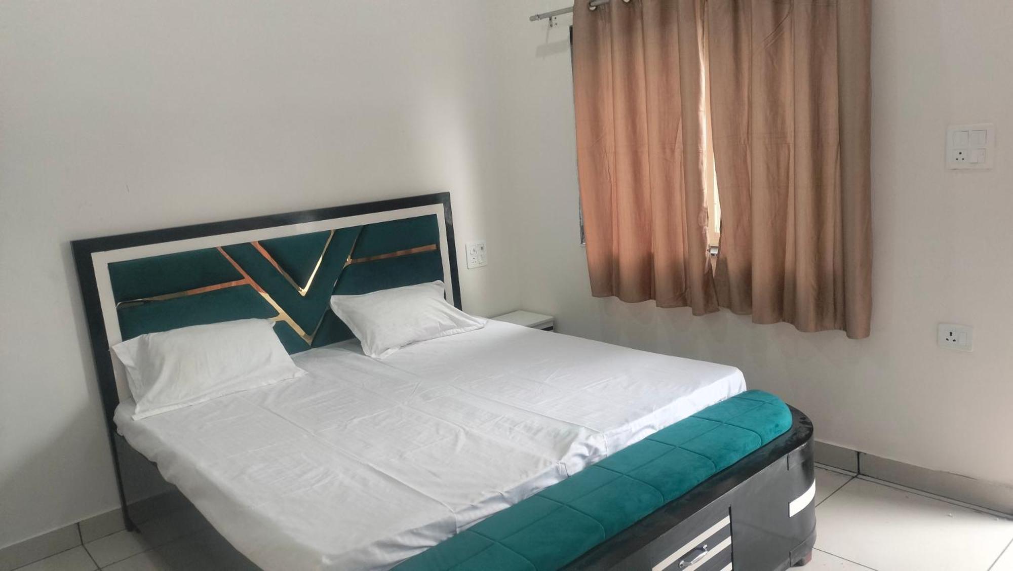 Maa Gayatri Dham Hotel Vrindavan Ngoại thất bức ảnh