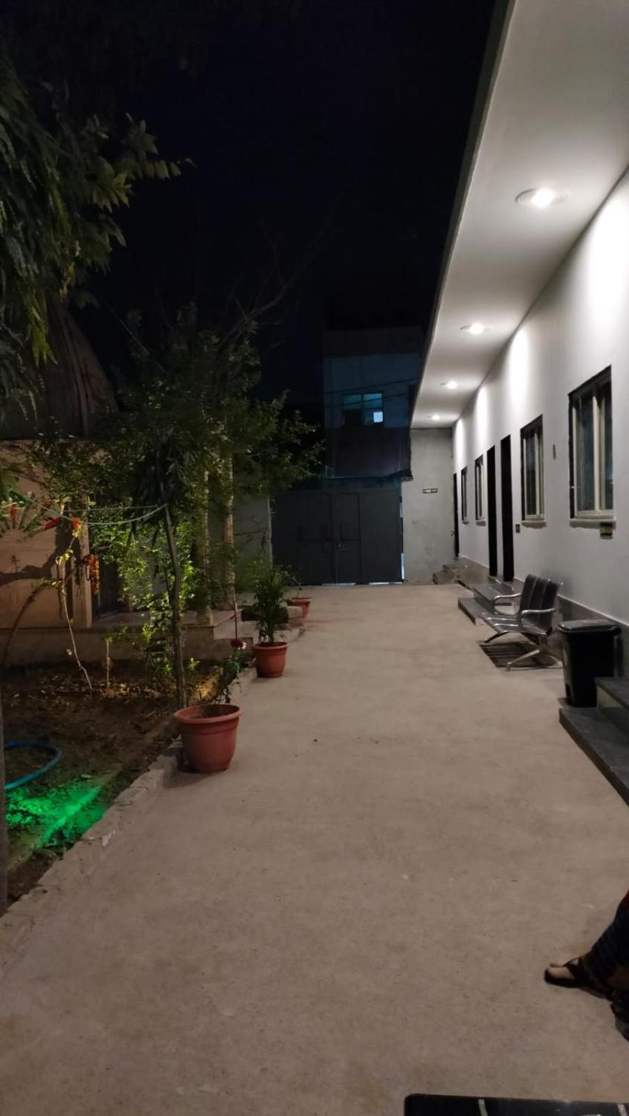 Maa Gayatri Dham Hotel Vrindavan Ngoại thất bức ảnh