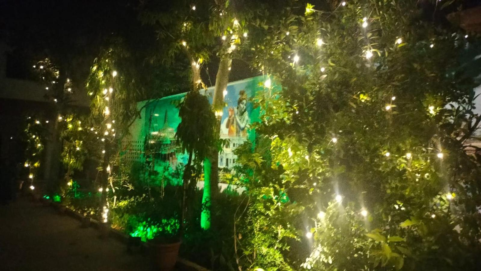 Maa Gayatri Dham Hotel Vrindavan Ngoại thất bức ảnh